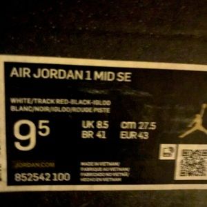 COPY - Brand new (never worn) Air Jordan 1 Mid SE (white/track-red/black-igloo)…
